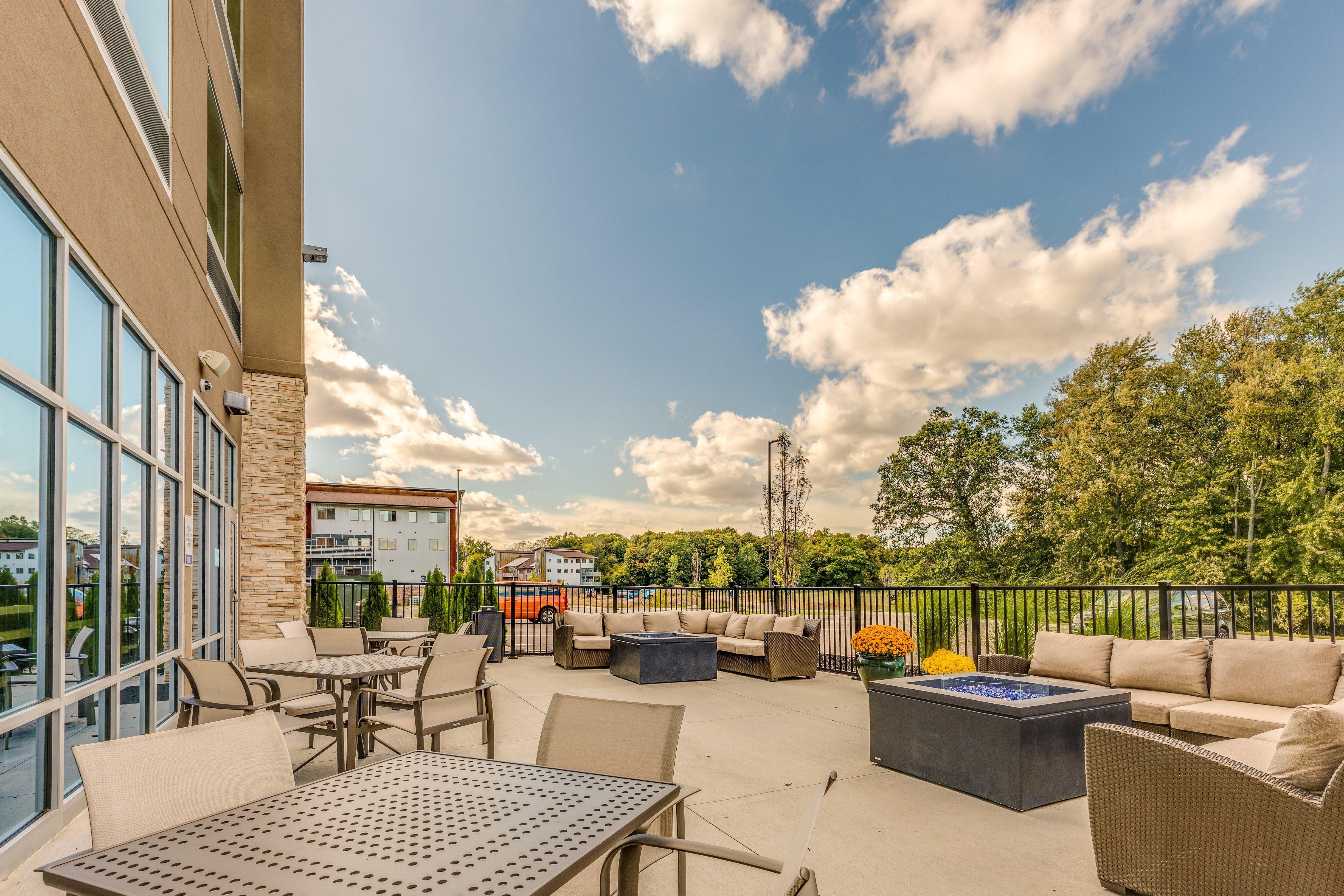 Holiday Inn Express & Suites Okemos - University Area By Ihg Exteriör bild