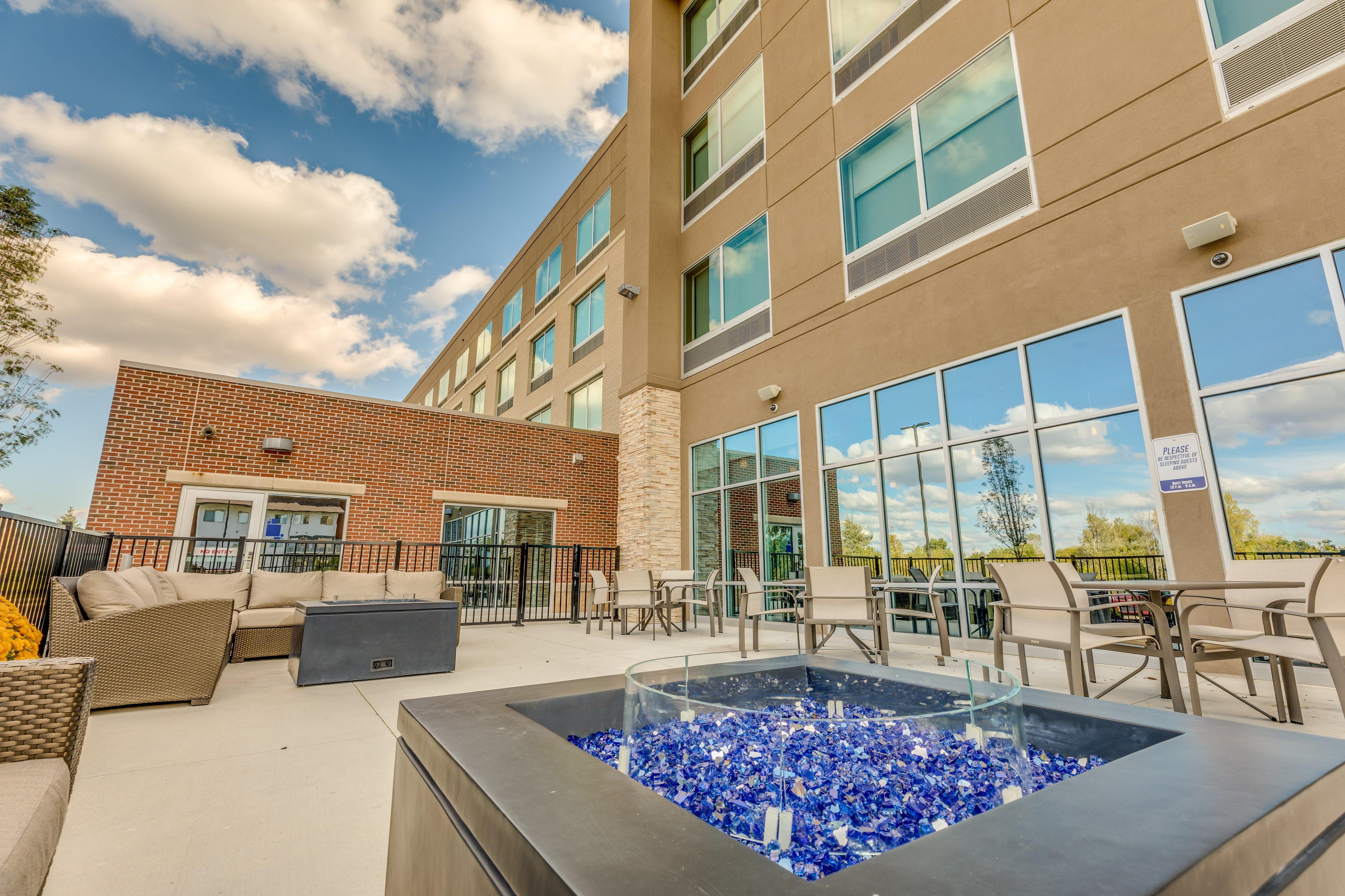 Holiday Inn Express & Suites Okemos - University Area By Ihg Exteriör bild